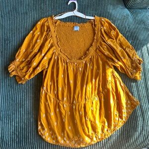 Old navy yellow smocked floral top 
2x 
Plus size
Used like new